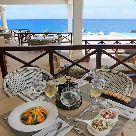 Grand Luxury Villa In Oceanfront Community